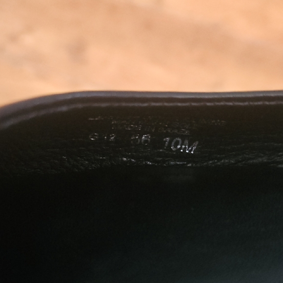 Tory Burch Black Flats with Gold Emblem Sz 10M - Picture 11 of 13